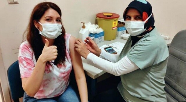 Bakan Koca paylaştı: Kızının aşısını kendi elleriyle yaptı