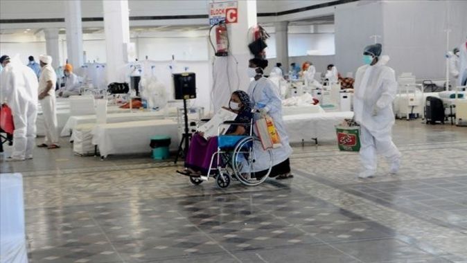 Hindistan&#039;da koronavirüsten ölenlerin sayısı 400 bine yaklaştı