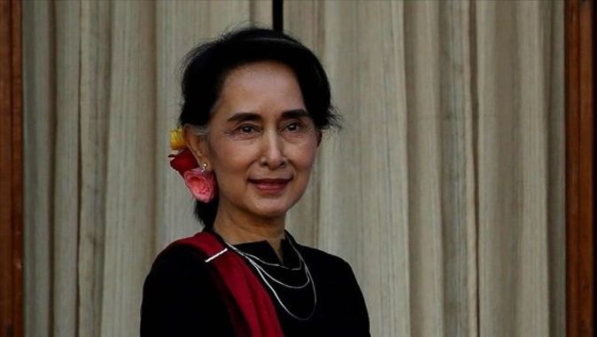 Myanmar&#039;ın devrik lideri gözaltında koronavirüs aşısı oldu