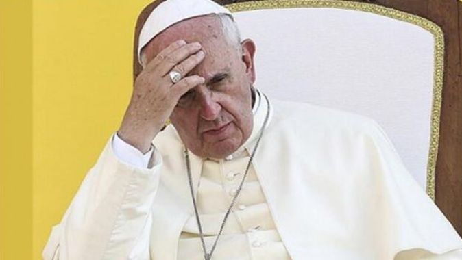 Papa, ameliyat için hastaneye kaldırıldı