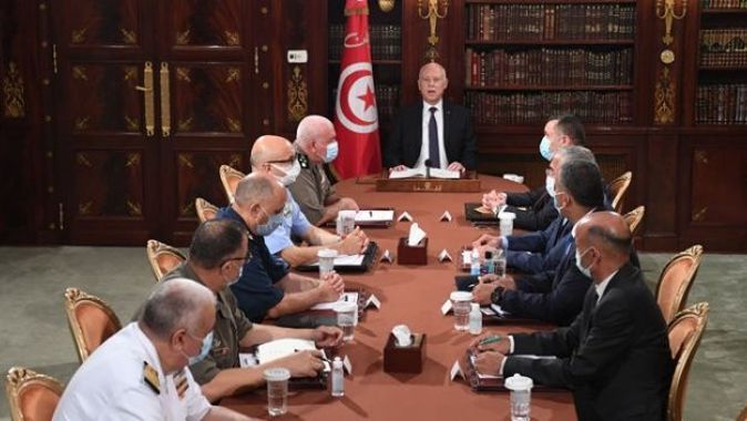 Tunus&#039;ta darbe girişimi! Başbakan&#039;ı görevden aldı