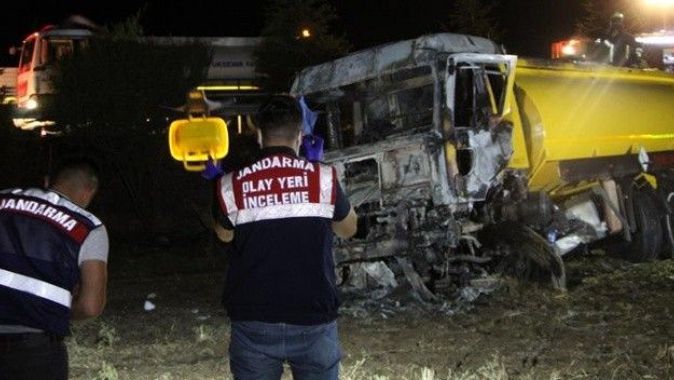 Alev topuna dönen tankerin sürücüsü hayatını kaybetti