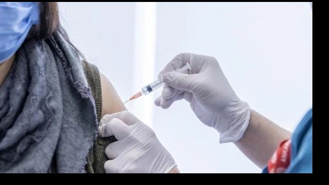 Aşı olanlar Covid’e, 3 kat daha az yakalanıyor