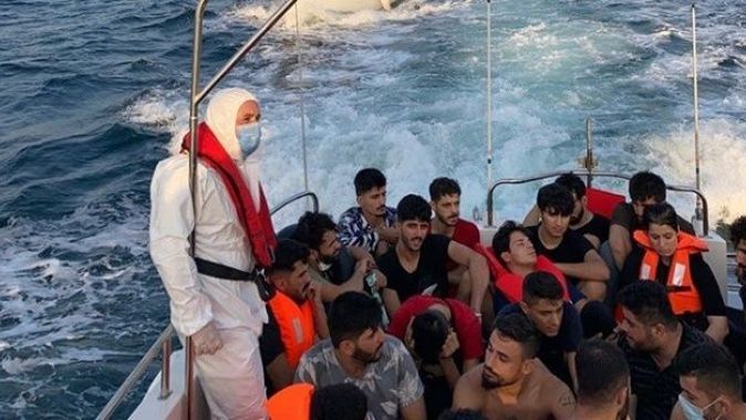 Çanakkale açıklarında 63 düzensiz göçmen yakalandı