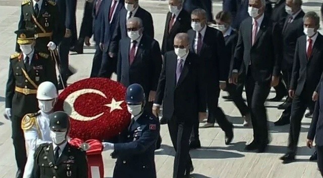 Cumhurbaşkanı Erdoğan ve devlet erkanından Anıtkabir ziyareti