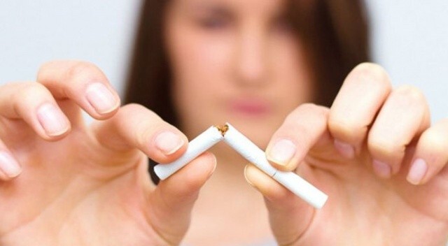 Daha az içiyorlar ama... Kadınlar sigarayı erkeklere göre daha zor bırakıyor