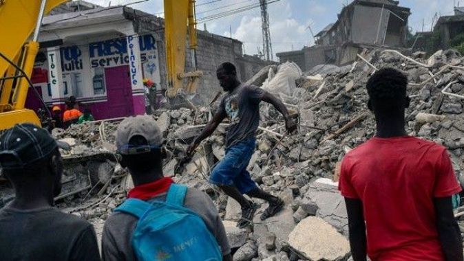 Haiti depreminde ölü sayısı artıyor
