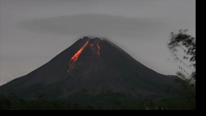 Merapi Yanardağı&#039;nda volkanik hareketlilik
