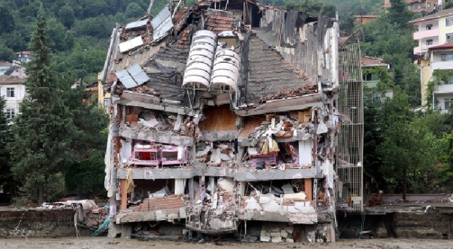 Selde yıkılan Bozkurt&#039;taki binanın müteahhidine gözaltı