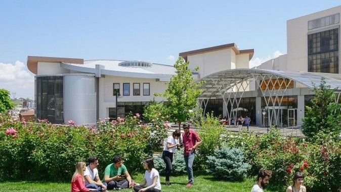 Ufuk Üniversitesi 4 Öğretim Üyesi alıyor