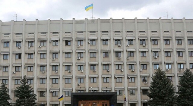 Ukrayna&#039;da bir kişi el bombasıyla hükümet binasına girdi
