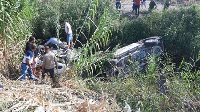 Adana’da 2 otomobil kafa kafaya çarpıştı! 3 kişi yaralandı