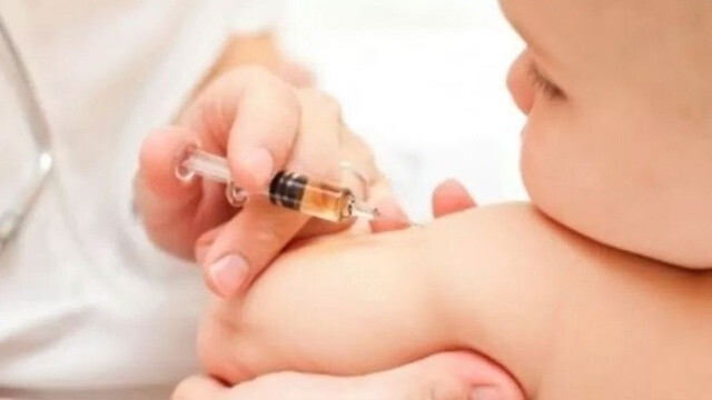 Bebeğe yanlışlıkla koronavirüs aşısı yapıldığı iddiasına soruşturma