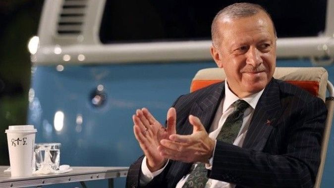 Cumhurbaşkanı Erdoğan Mersinli gençlerle şarkı söyledi