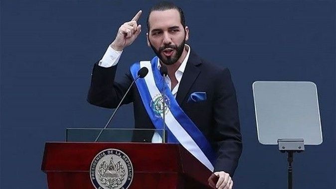 El Salvador Devlet Başkanı Bukele kendini en havalı diktatör ilan etti