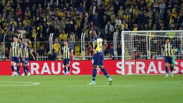 Fenerbahçe kendi sahasında 3-0 yenildi: Kanarya&#039;ya Olympiakos şoku