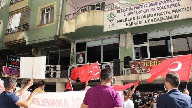 Hakkari HDP İl Başkanlığı önünde evlat eylemi