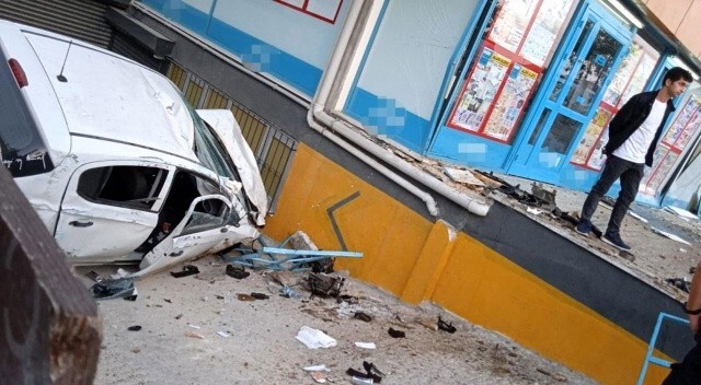 İstanbul’da otomobil markete girdi, vatandaşlar deprem oluyor sandı!