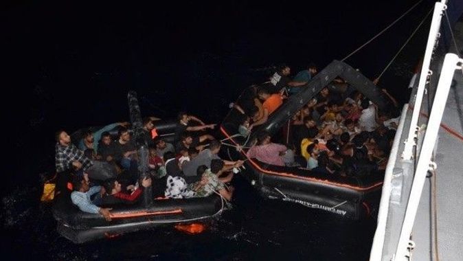 İzmir açıklarında 63 düzensiz göçmen kurtarıldı
