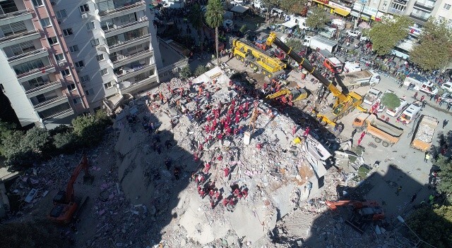 İzmir&#039;de 36 kişinin öldüğü binanın mimarından şok savunma