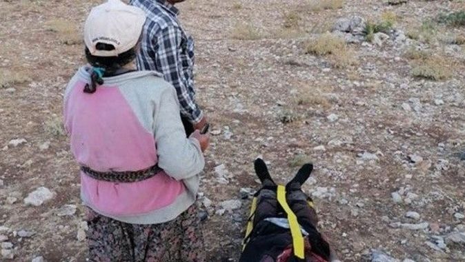 Karaman’da kayalıklardan düşen çoban ambulans helikopterle kurtarıldı