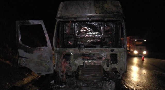 Kuzey Marmara Otoyolu’nda tır alev alev yandı