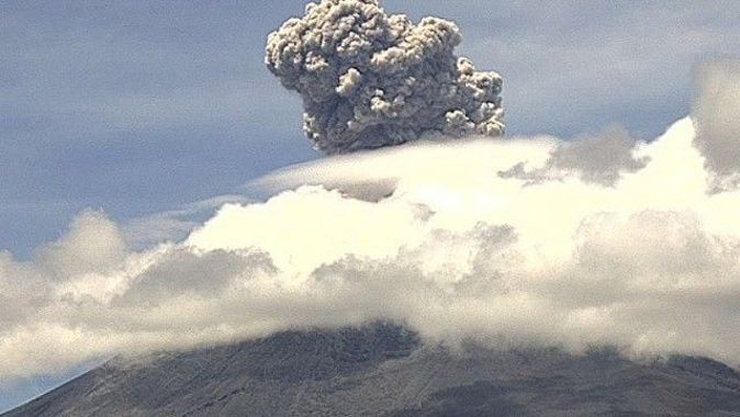Meksika&#039;daki Popocatepetl Yanardağı&#039;nda patlama oldu