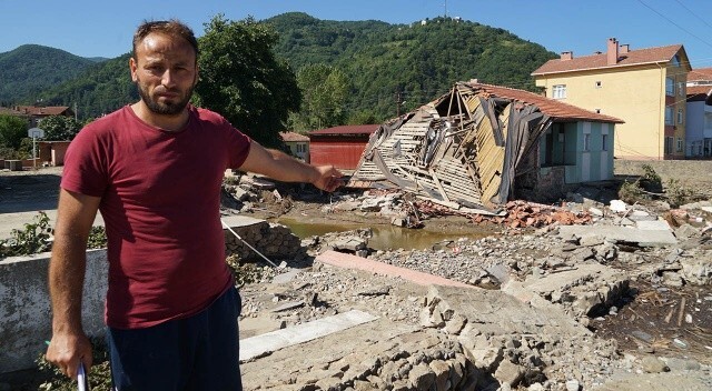 Selde yıkılan bina, 8 kişinin hayatını kurtardı
