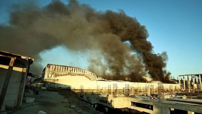 Silivri&#039;de fabrika yangını! Müdahale sürüyor