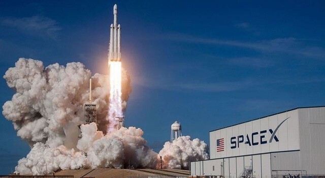 SpaceX, 4 kişiyi dünyanın çevresinde 3 gün gezdirecek