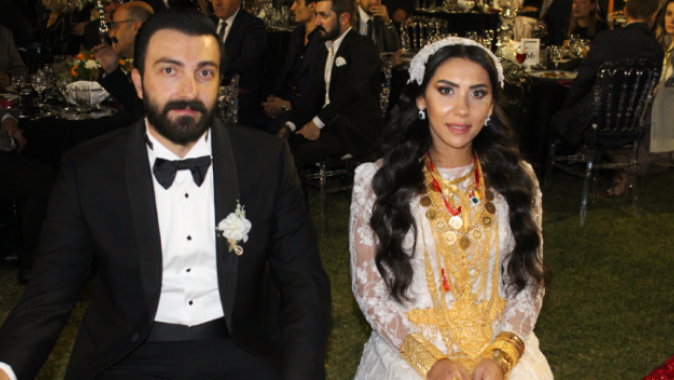 Yeni evli çifte 2 milyon lira ve 4 kilo altın takıldı!