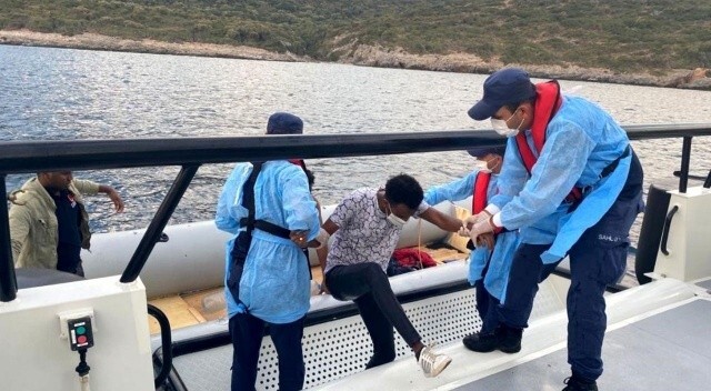 Yunanistan’ın Türk kara sularına bıraktığı 19 göçmen kurtarıldı