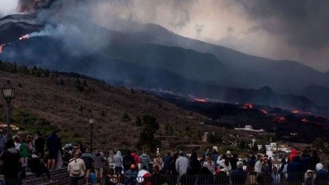40 gündür devam ediyor: La Palma Adası&#039;ndaki yanardağ felaketine turist akını