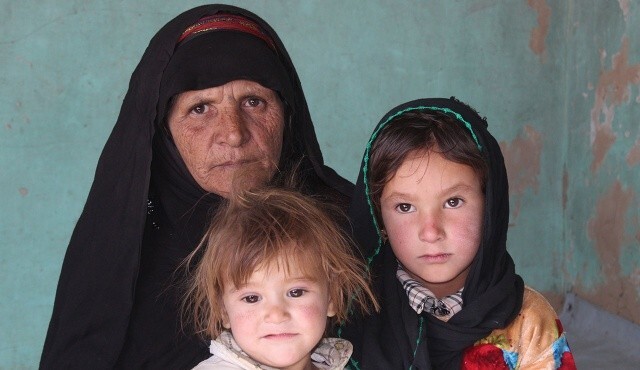 Açlığın pençesindeki Afganlar çocuklarını satıyorlar