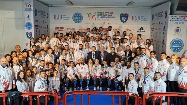 Büyük başarı! Türkiye&#039;den Dünya Kick Boks Şampiyonası&#039;nda 42 madalya