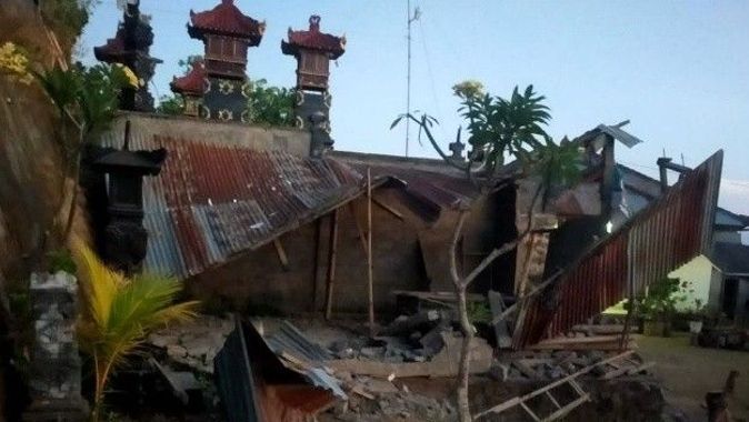 Endonezya&#039;da 4.8 büyüklüğünde deprem