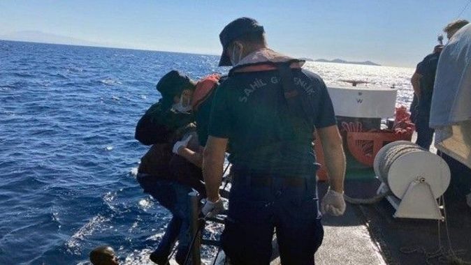 Geri itilen 26 düzensiz göçmeni Türk Sahil Güvenlik ekipleri kurtardı