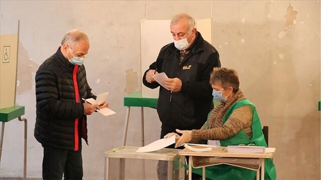 Gürcistan&#039;da yerel seçim için oy kullanımı başladı