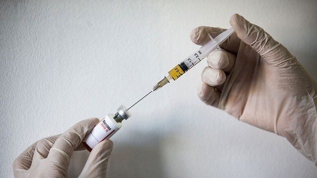İngiltere&#039;de çarpıcı araştırma: Covid ve grip aşılarını birlikte yaptırmak güvenli