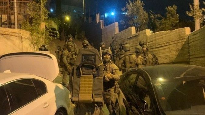 İsrail askerleri Kudüs’te kasabayı bastı, 5 Filistinliyi gözaltına aldı