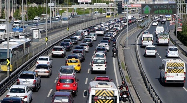 İstanbul&#039;da trafik yoğunluğu yaşanıyor
