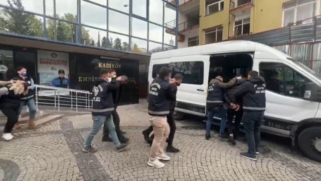 Kadıköy&#039;de sokak ortasında töre cinayeti