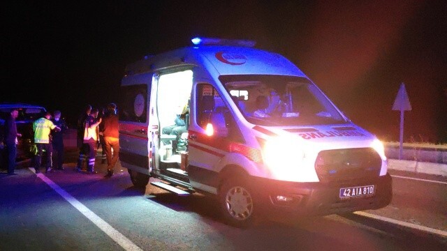 Konya&#039;da minibüs koyun sürüsüne çarptı, 7 kişi yaralandı