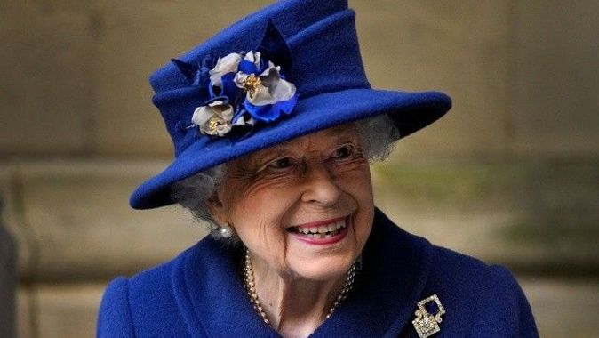 Kraliçe Elizabeth geceyi hastanede geçirdi