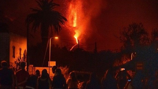 La Palma&#039;da yanardağ iki bin evi yıktı