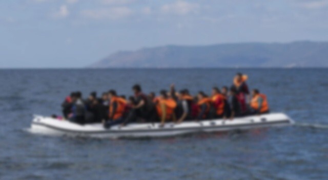 Lastik botlardaki 46 göçmen kurtarıldı