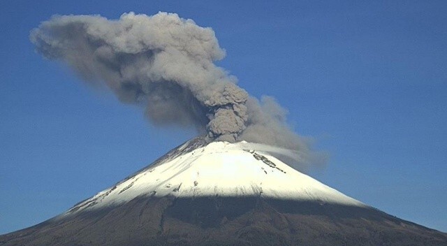 Meksika’daki Popocatepetl Yanardağı&#039;nda 3 patlama!