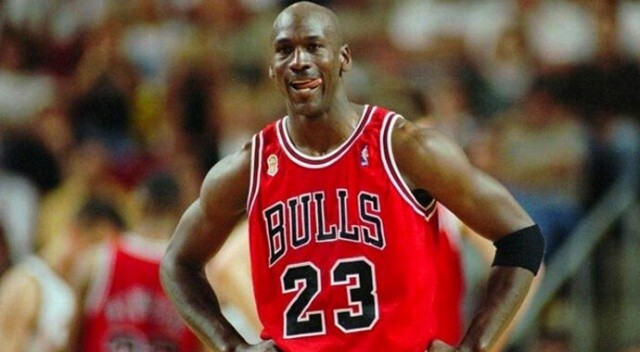 Michael Jordan’ın giydiği spor ayakkabılar 1,47 milyon dolara satıldı!