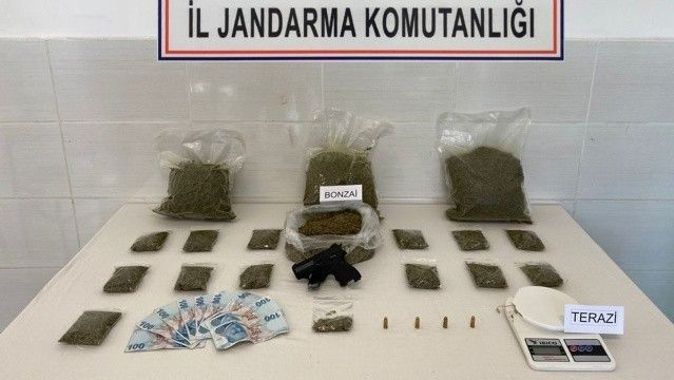 Okul önünde uyuşturucu satanlara operasyon