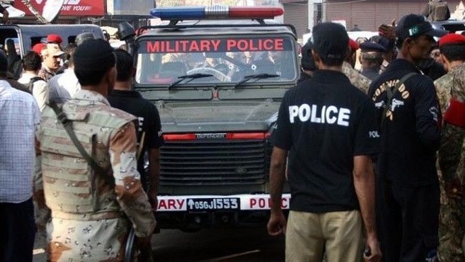 Pakistan&#039;da silahlı saldırıda 4 polis öldü